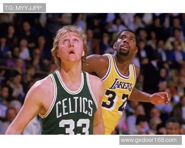 魔术师与微笑刺客的巅峰对决谁能在篮球场上书写传奇